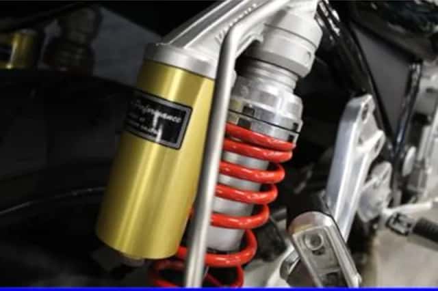 Yamaha XJR 1300 (2001) thumbnail 4