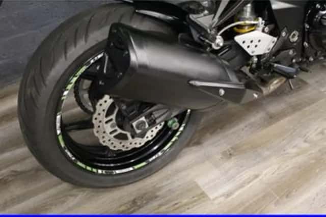 Kawasaki Z 750R (2011) thumbnail 4