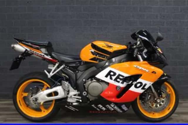 Honda CBR 1000 RR Fireblade Repsol (2005) thumbnail 1