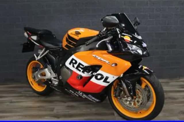 Honda CBR 1000 RR Fireblade Repsol (2005) thumbnail 2
