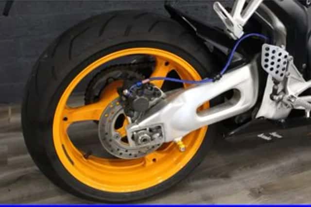 Honda CBR 1000 RR Fireblade Repsol (2005) thumbnail 4