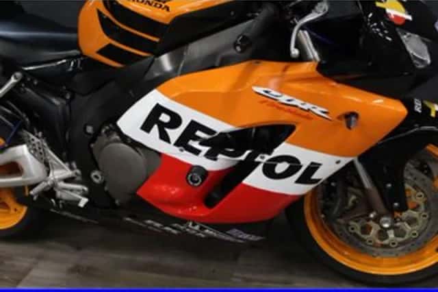 Honda CBR 1000 RR Fireblade Repsol (2005) thumbnail 5