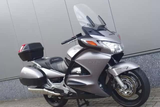 Honda ST 1300 PAN European (2003) thumbnail 2