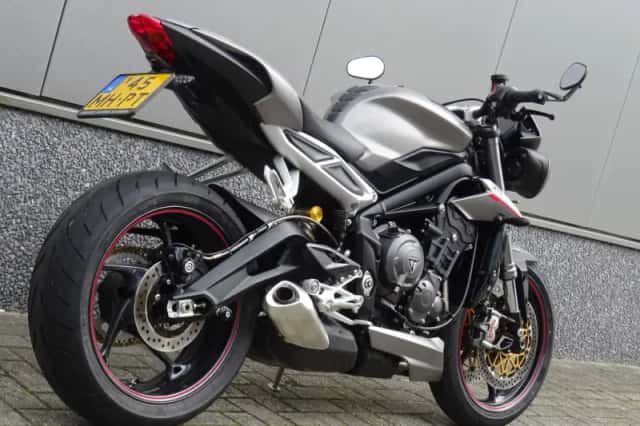 Triumph Street Triple (2017) thumbnail 3