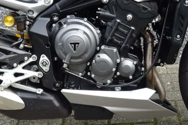 Triumph Street Triple (2017) thumbnail 4