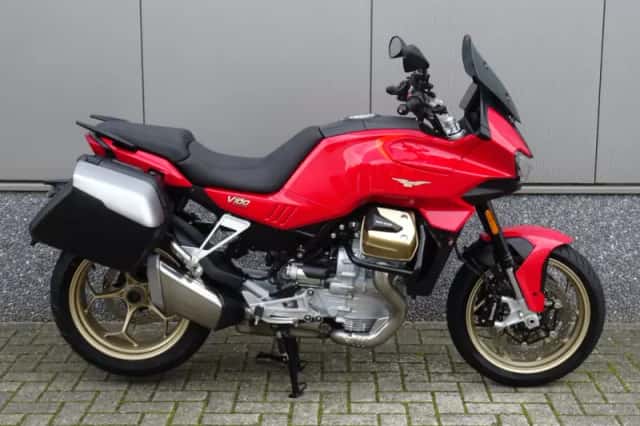 Moto Guzzi V100 Mandello (2023) thumbnail 1
