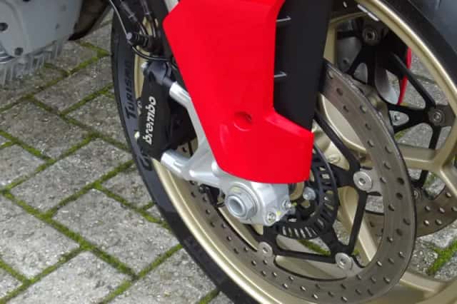 Moto Guzzi V100 Mandello (2023) thumbnail 5