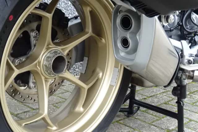 Moto Guzzi V100 Mandello (2023) thumbnail 6