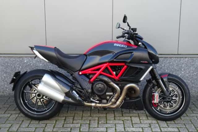Ducati Diavel (2011) thumbnail 1