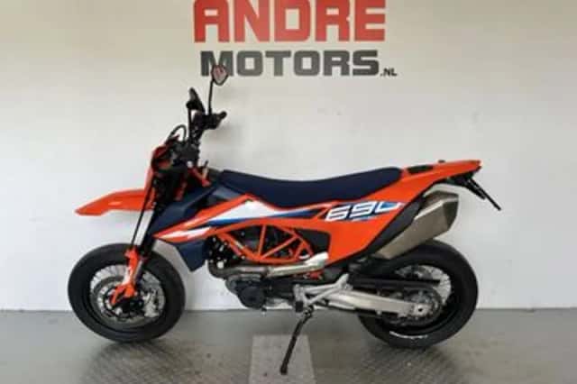 KTM 690 SMC (2024) thumbnail 4