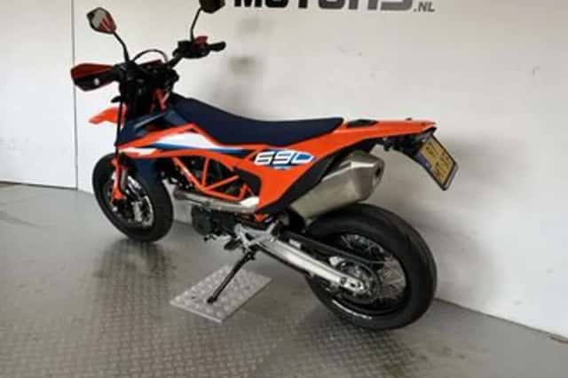 KTM 690 SMC (2024) thumbnail 6