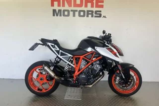 KTM 1290 SuperDuke R (2017) thumbnail 1