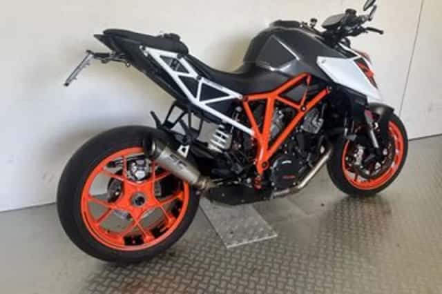 KTM 1290 SuperDuke R (2017) thumbnail 3
