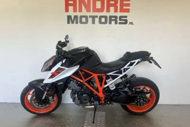 KTM 1290 SuperDuke R (2017) thumbnail 4