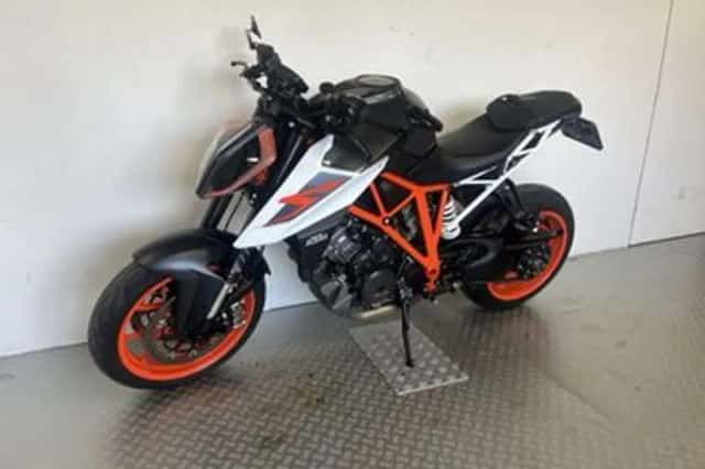 KTM 1290 SuperDuke R (2017) thumbnail 6