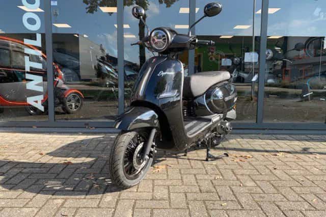 Vespa GTS (2026) thumbnail 1