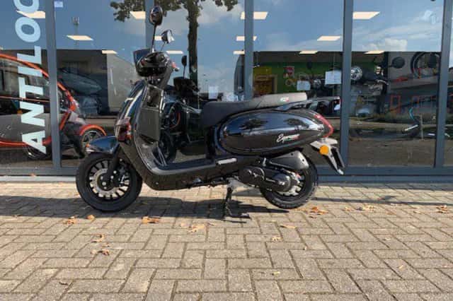 Vespa GTS (2026) thumbnail 6