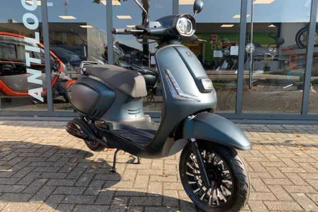Vespa GTS (2026) thumbnail 2