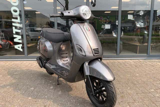 Vespa GTS (2026) thumbnail 2