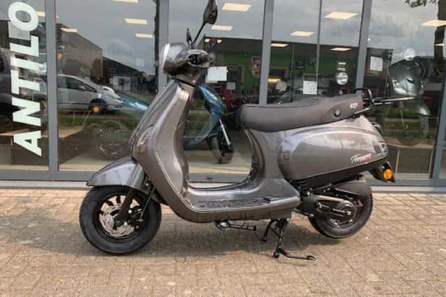 Vespa GTS (2026) thumbnail 6