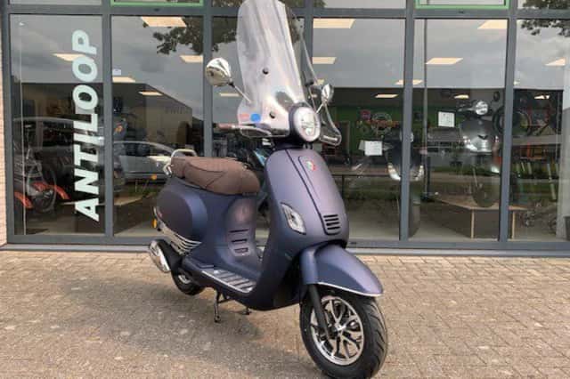 Vespa GTS (2025) thumbnail 1