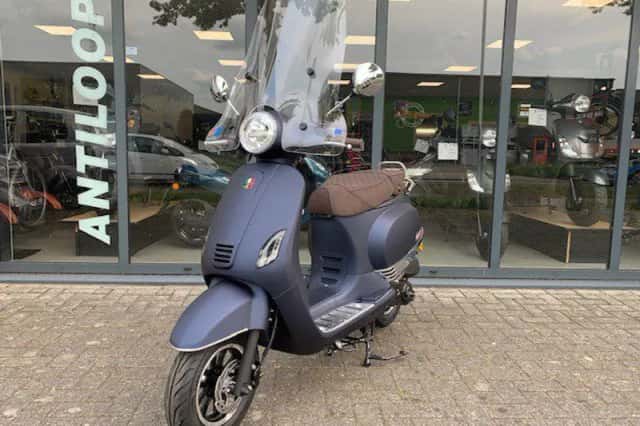 Vespa GTS (2025) thumbnail 6