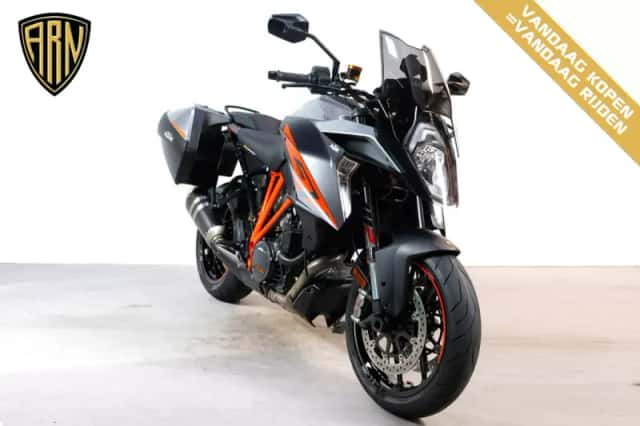 KTM 1290 Super Duke GT (2018) thumbnail 2