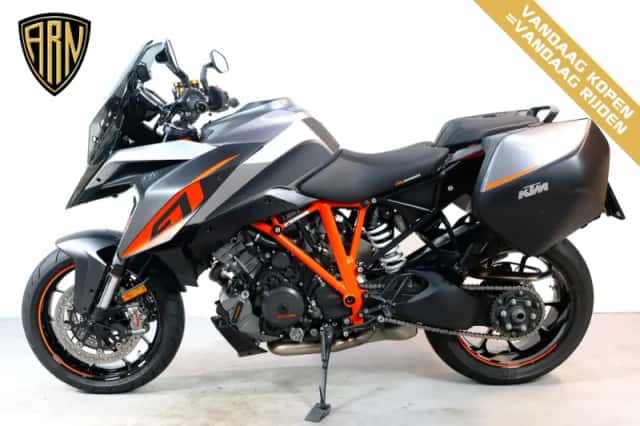 KTM 1290 Super Duke GT (2018) thumbnail 3