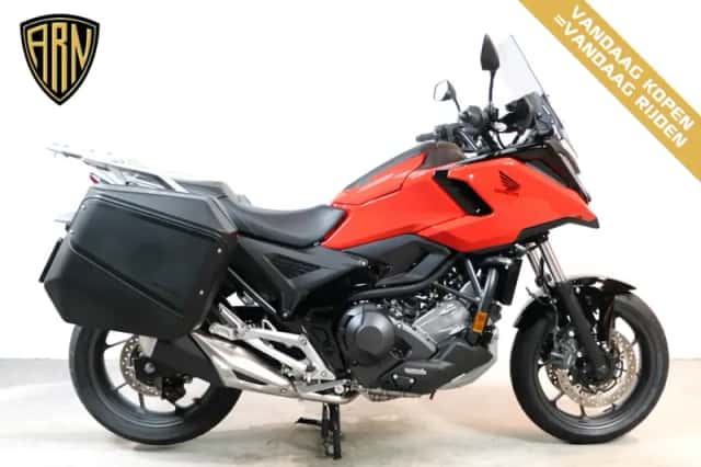 Honda NC750X (2025) thumbnail 1
