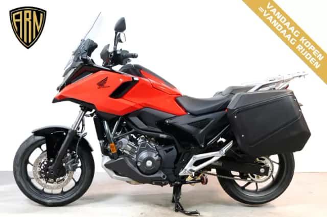 Honda NC750X (2025) thumbnail 3