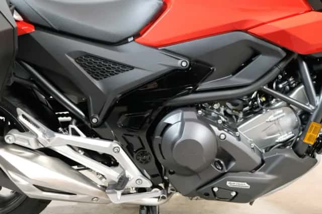 Honda NC750X (2025) thumbnail 5