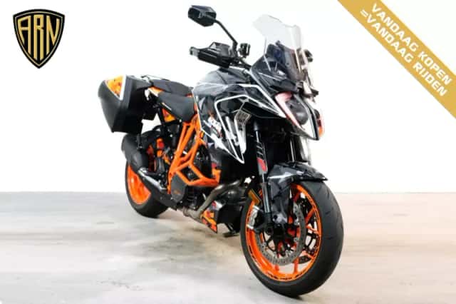 KTM 1290 Super Duke GT (2019) thumbnail 2
