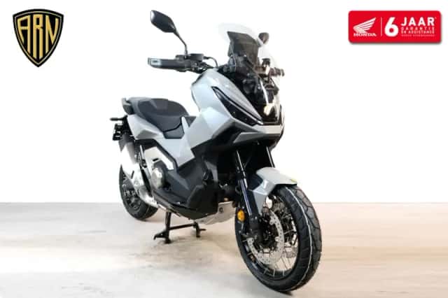 Honda X-ADV (2027) thumbnail 2