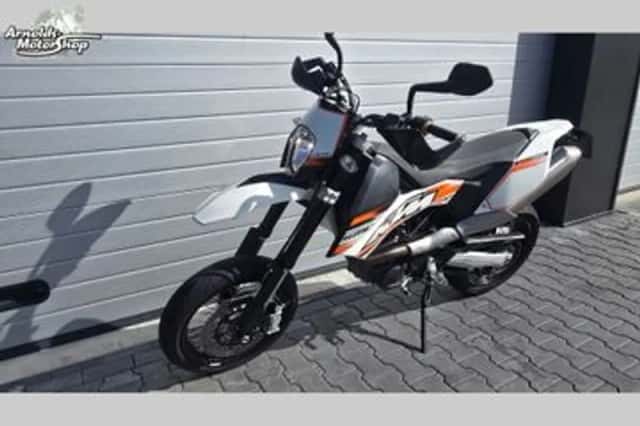 KTM 690 SMC (2010) thumbnail 3