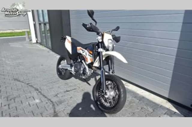 KTM 690 SMC (2010) thumbnail 4