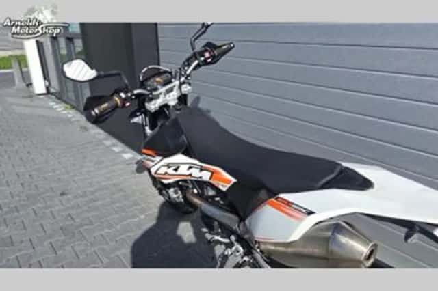 KTM 690 SMC (2010) thumbnail 5