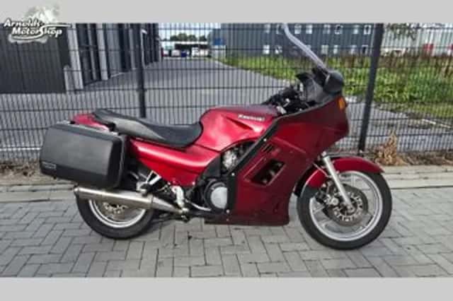 Kawasaki GTR 1000 (1988) thumbnail 1