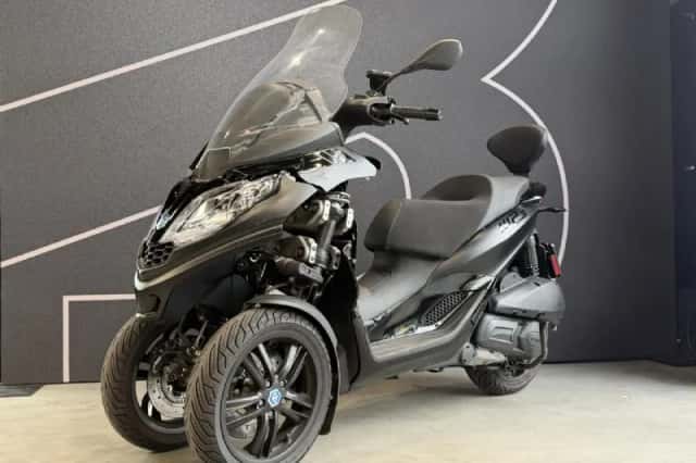 Piaggio MP3 (2023) thumbnail 1