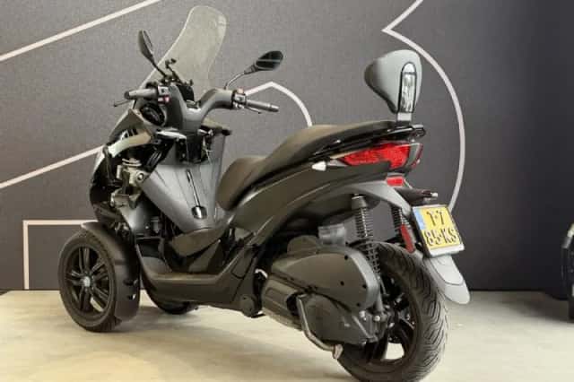 Piaggio MP3 (2023) thumbnail 2