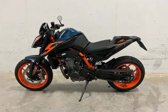 KTM 890 Duke (2023) thumbnail 2
