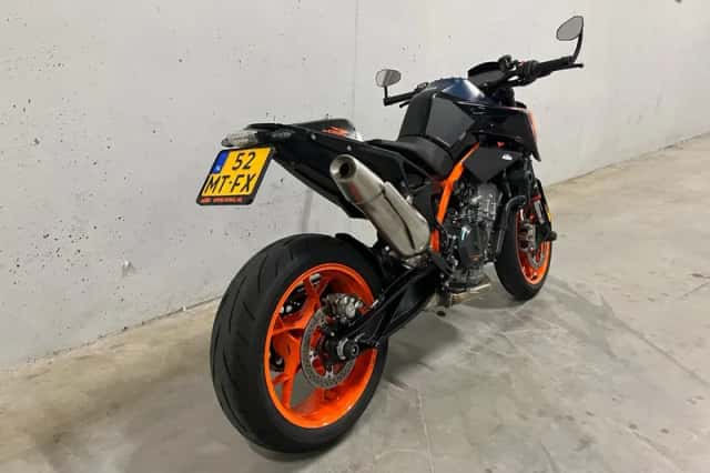 KTM 890 Duke (2023) thumbnail 3