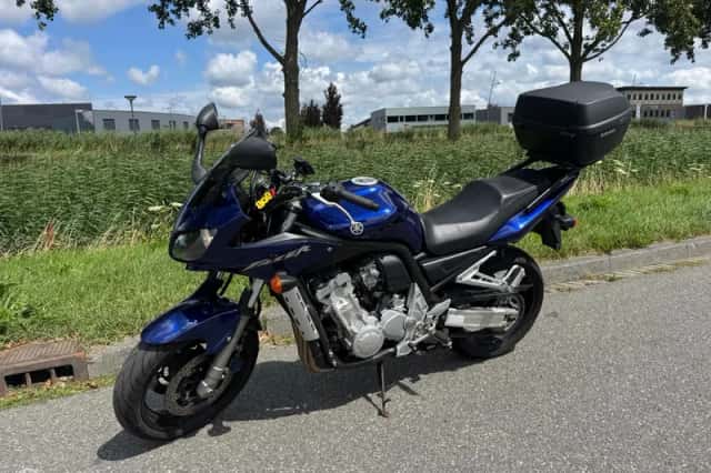 Yamaha FZS 1000 Fazer (2005) thumbnail 1