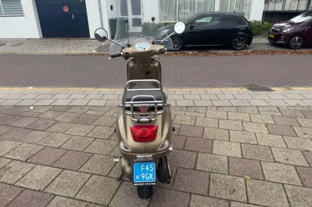 Piaggio LX (2012) thumbnail 3