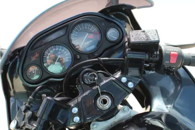 Kawasaki ZZR 600 (1994) thumbnail 3