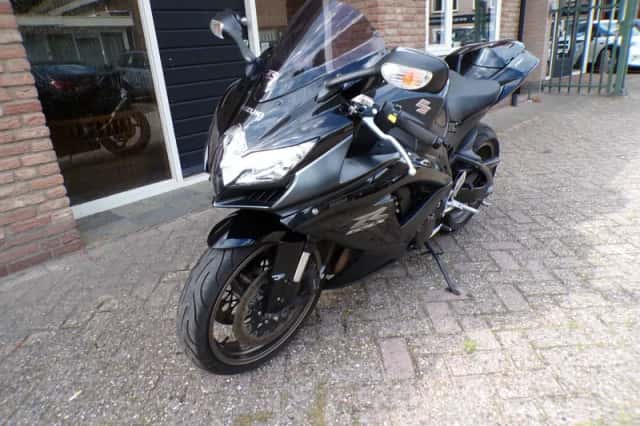 Suzuki GSX-R750 (2010) thumbnail 2