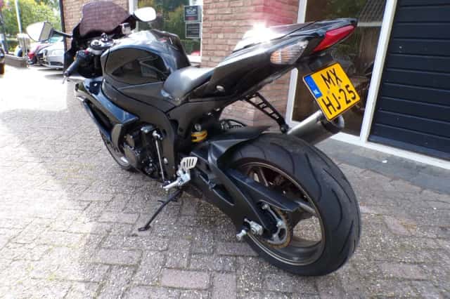 Suzuki GSX-R750 (2010) thumbnail 3