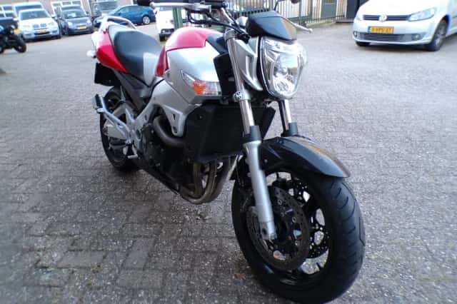 Suzuki GSR600 (2006) thumbnail 4