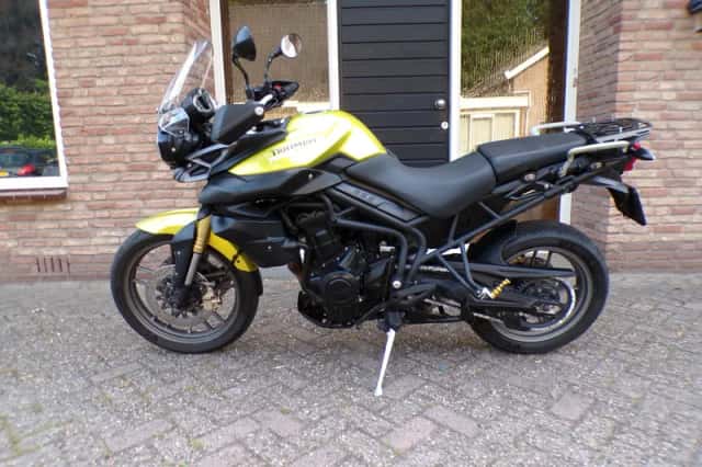 Triumph Tiger 800 (2011) thumbnail 1