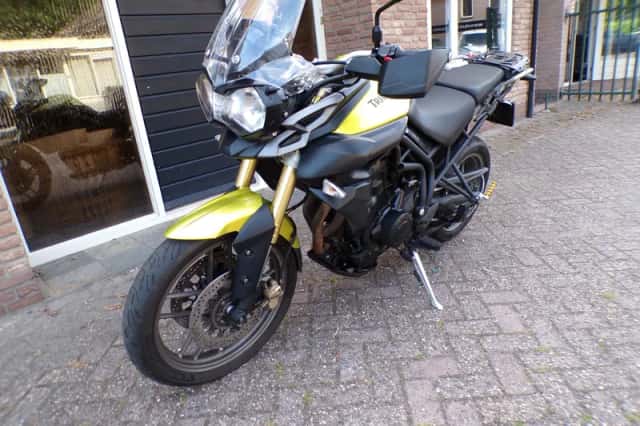 Triumph Tiger 800 (2011) thumbnail 2