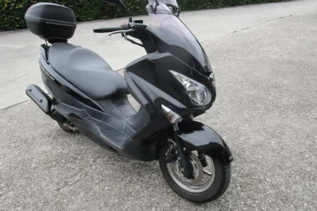 Suzuki Burgman 200 (2015) thumbnail 3